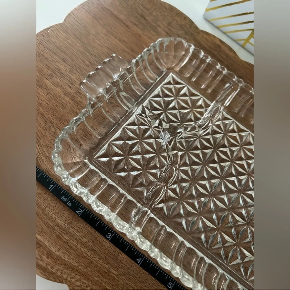✨Vintage Pressed Glass Vanity Tray | Perfume & Skincare Display Organizer✨ - Picture 9 of 12